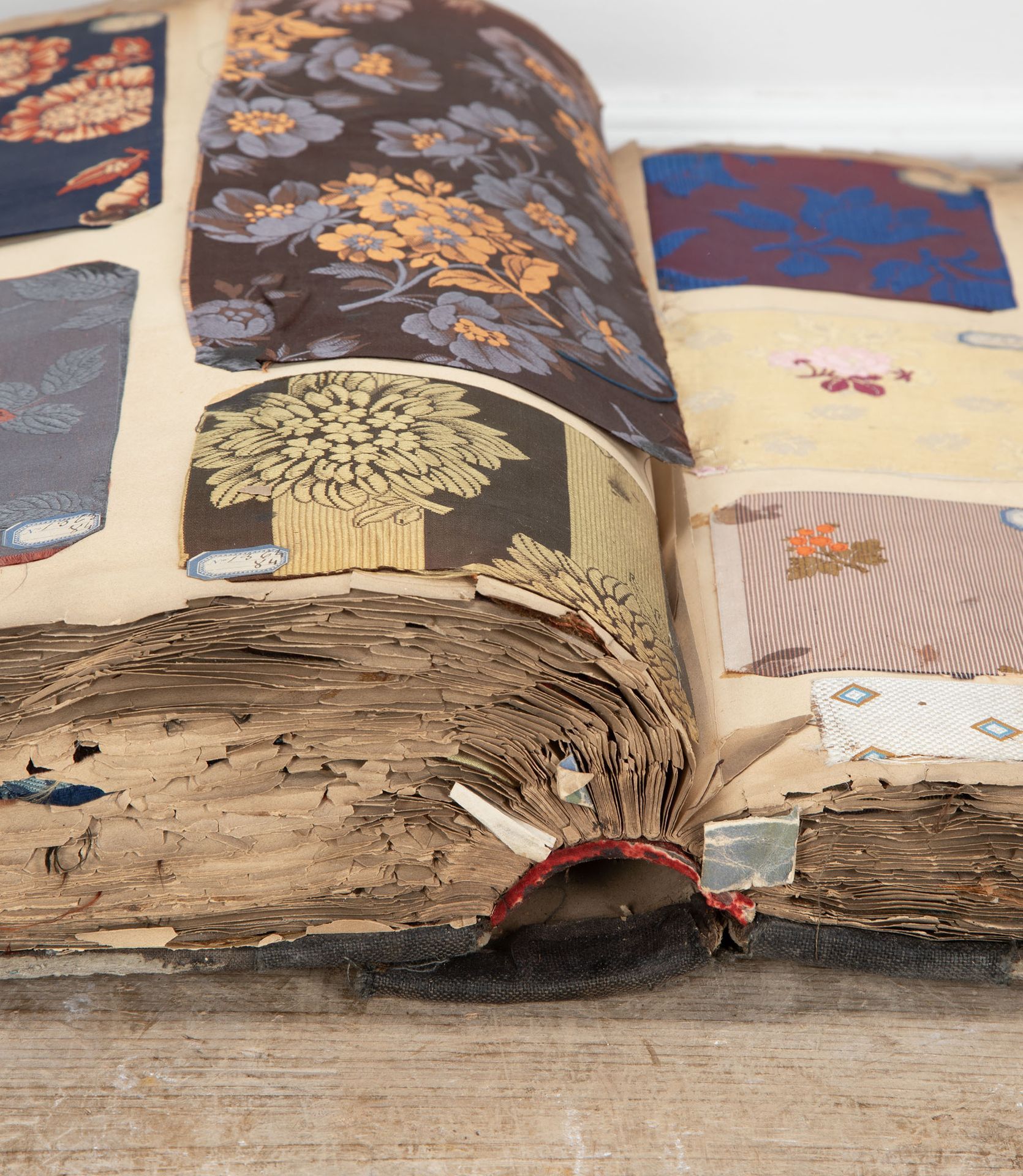 洋書　FRENCH TEXTILES Antique French 18th century hand block printed fabric